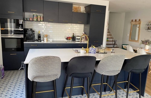 Villenave-d'Ornon House | Family home on the outskirts of Bordeaux, close to all amenities (streetcar, bus)