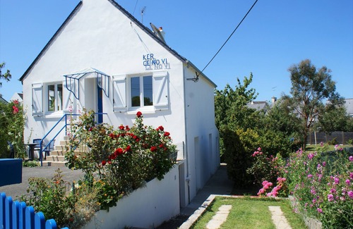 Pleneuf-Val-Andre House | FAMILY HOME WITH ENCLOSED GARDEN IN A QUIET LOCATION: 7 MINUTES' WALK FROM THE BEACH & THE GR34