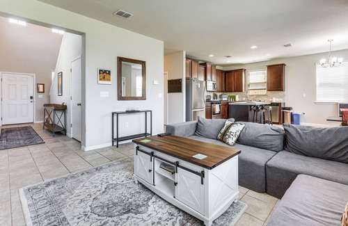 Buda Cottage | Family Home w/Pool Access: 5 Mi to Downtown Buda!