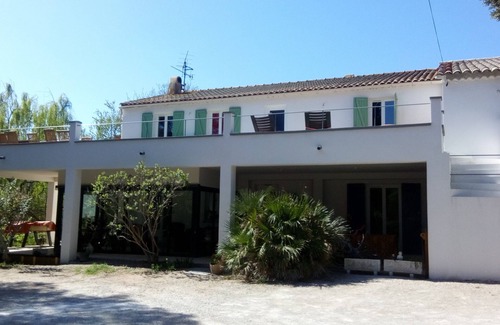 Puget-sur-Argens Villa | Family home with pool in a green setting