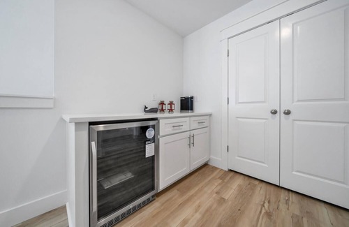 Dune Allen Beach House | Family home with 5 Bd with decks, 5bth with 5 Pk spts, Rooftop - 5 Min to Beach!