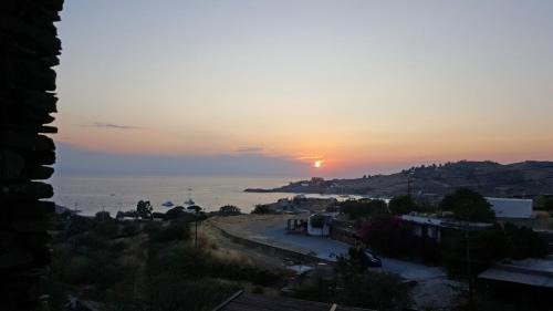 Koundouros House | family home with a fantastic sea view, 5 minutes from the beaches