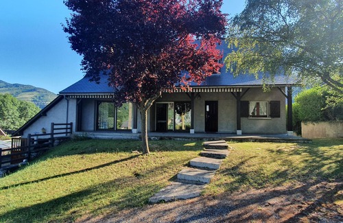 Arreau House | Family home with enclosed garden