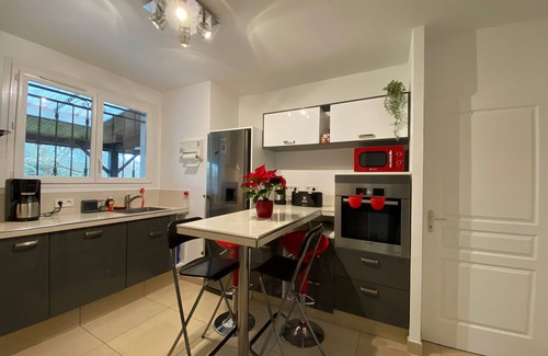 Merignac House | Family home with large garden and play area