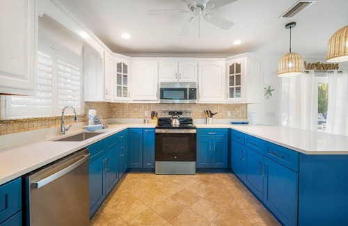 Holmes Beach House | Family Home with Pool Near Gulf Beaches - Corona Joe's Beach Cottage