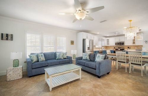 Holmes Beach House | Family Home with Pool Near Gulf Beaches - Corona Joe's Beach Cottage