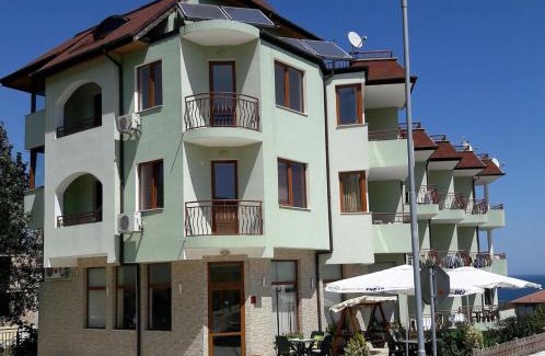 Byala House | Family Hotel Amore