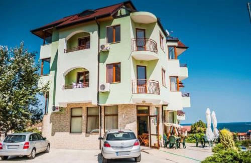 Byala House | Family Hotel Amore