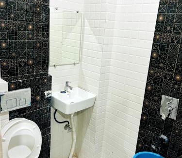 Haridwar Hotel | FAMILY HOTEL - RAJ near railway station