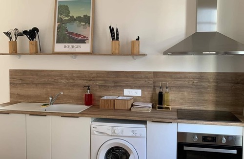 Bourges House | Family house, 13 beds, 3 bathrooms, 3 toilets, terrace, garden, free parking