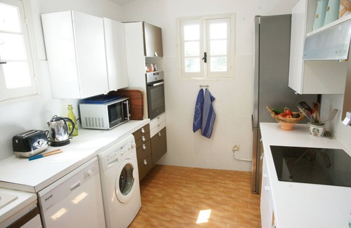 Isolella Villa | Family house direct access to the beach.