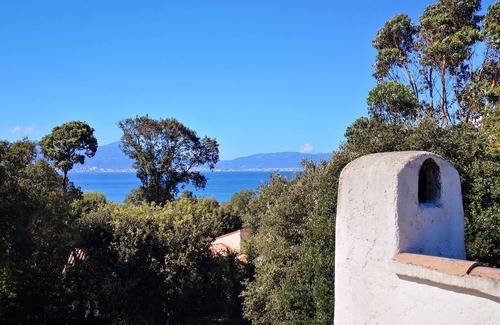 Isolella Villa | Family house direct access to the beach.