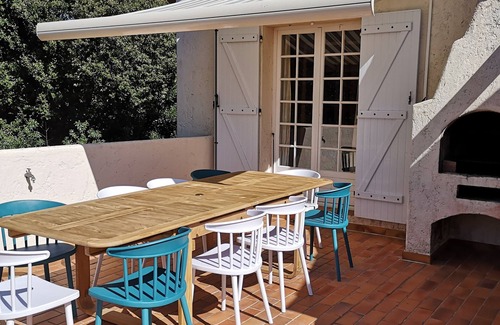Isolella Villa | Family house direct access to the beach.