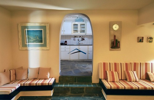 Koundouros House | Family house with a sea view for rent in the area of Koundouros