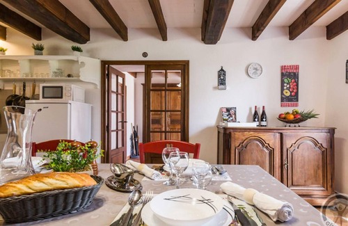 Roncey Cottage | Family house with garden, pets allowed, WiFi and parking in Roncey