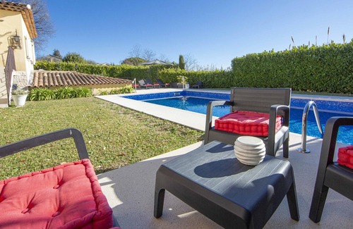Le Rouret House | Family house with swimming pool, parking space and pétanque court!
