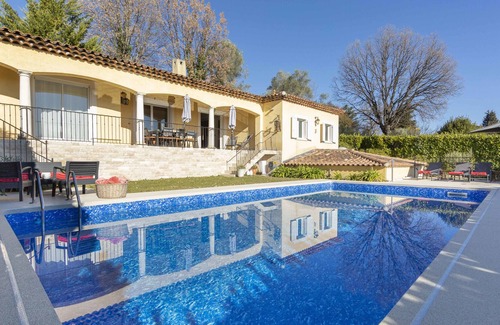 Le Rouret House | Family house with swimming pool, parking space and pétanque court!