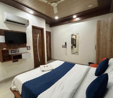 Delhi House | Family inn