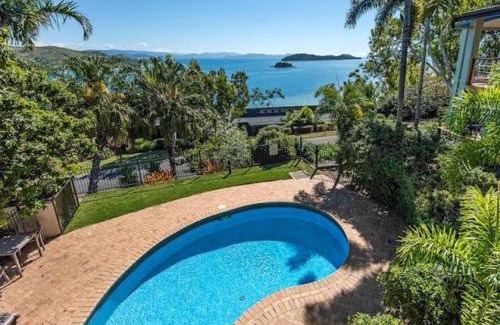 Hamilton Island Apartment | Family Island Dream Escape at Compass Point 10 Hamilton Island, 3BR Villa with Buggy