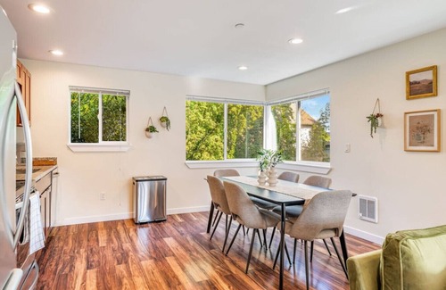 East Queen Anne Apartment | Family/King Beds/In-Unit Laundry/Mins to DT