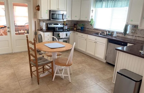 Centre House | Family Lake House for boating & fishing