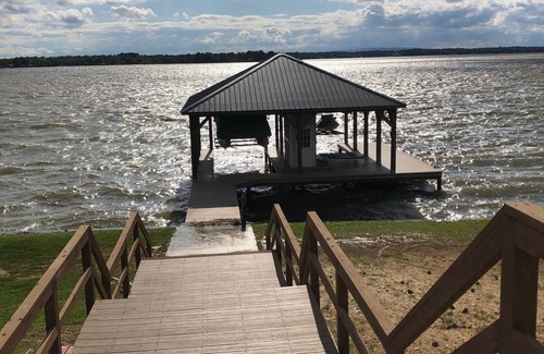 Centre House | Family Lake House for boating & fishing