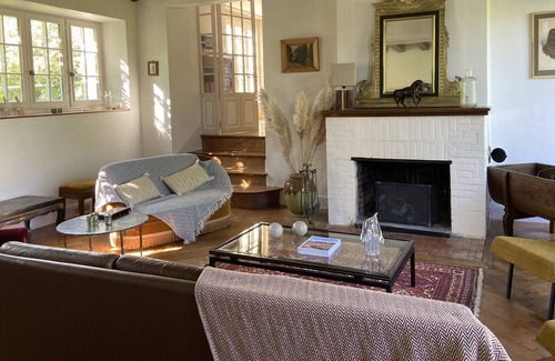 Chateau-Renard House | Family manor 1h30 from Paris, wooded garden, fireplace, pool table
