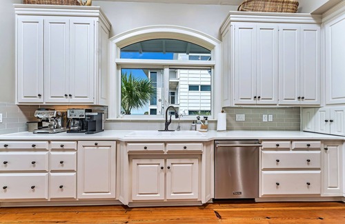 Plantation House | Family, Memories and BEACHFRONT! WIFI, Dog friendly, No contact check in/out