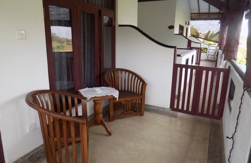 Inamaluwa Villa | Family n Eco Friendly with comfortable rooms ,Villas ,Tree houses and Pool.