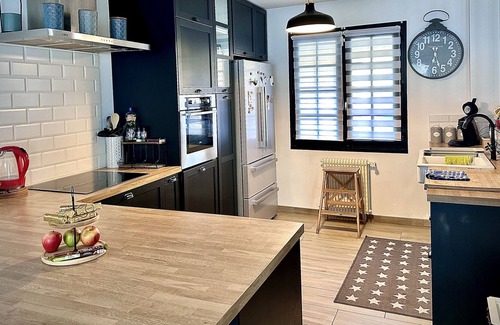 Chennevieres-sur-Marne House | Family Oasis with 3 bedrooms, garden, and terrace near Paris