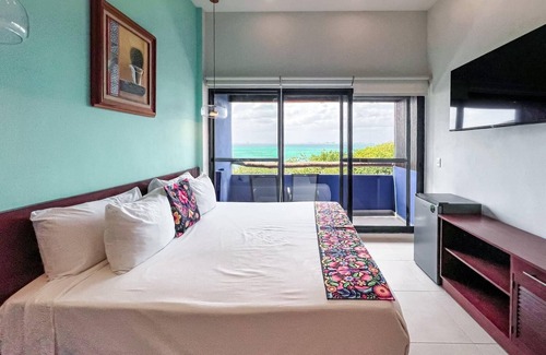 Isla Mujeres Hotel | Family Ocean View Room at Casa De Los Suenos