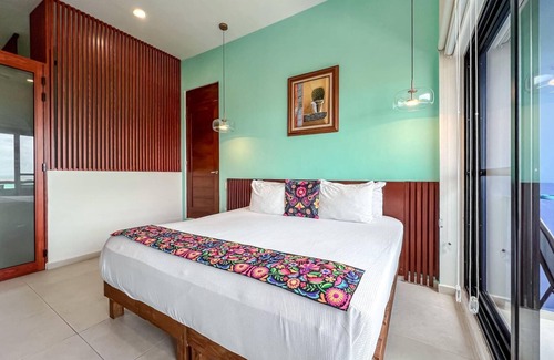 Isla Mujeres Hotel | Family Ocean View Room at Casa De Los Suenos