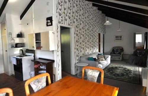 Akaroa House | Family Orientated -Pet Friendly