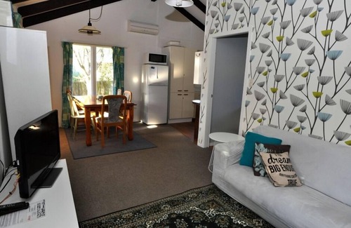 Akaroa House | Family Orientated -Pet Friendly