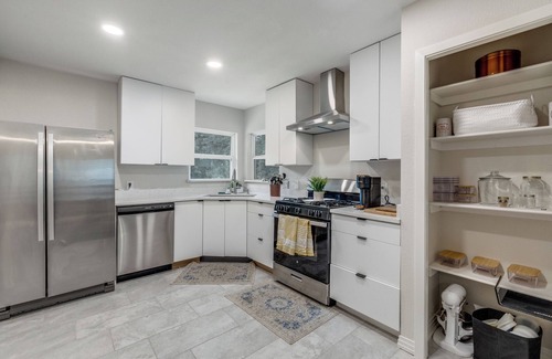 South Arlington House | Family & Pet-Friendly 4BR Home, Walk to Stadiums