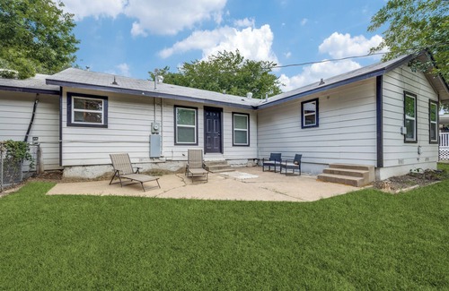 South Arlington House | Family & Pet-Friendly 4BR Home, Walk to Stadiums