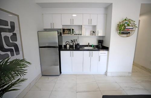 North Beach Apartment | Family Pet Friendly Apartment 3 Minute Walk to Miami Beach
