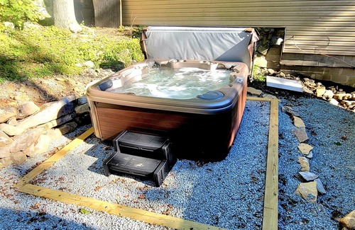 Jefferson Township Cabin | Family, Pet Friendly Cabin 5 minutes away from Hidden Valley Resort!