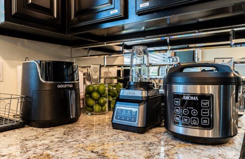 Gilbert House | Family & Pet friendly Gilbert 6bd, heated pool/WiFi near SanTan Village/TopGolf