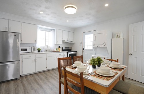 Cornwall House | Family & Pet Friendly Modern Bright Bungalow