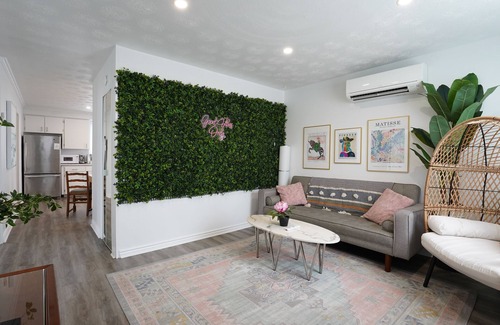 Cornwall House | Family & Pet Friendly Modern Bright Bungalow