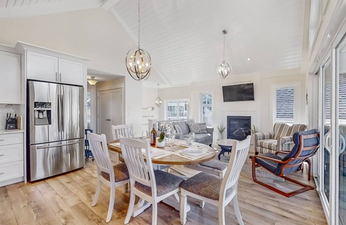 Central Okanagan Cottage | 😎FAMILY, PET FRIENDLY-SEPTEMBER DATES AVAILABLE! CLOSE TO MAIN AMENITIES!😎
