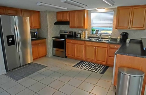 Weeki Wachee Gardens House | Family & Pet-Friendly Weeki Wachee Home w/Kayaks, Games & Firepit