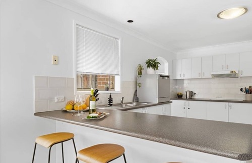 Killarney Vale House | Family Relaxation, close to Lake and Beaches.