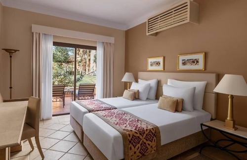 Makadi Bay Hotel | Family-Retreat Room with Outdoor Pool | Steps from Private Beach in Makadi
