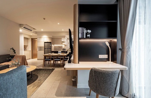 District 1 Apartment | Family retreat 9BR D1 Pool&Gym 4P Pizza Hadilao