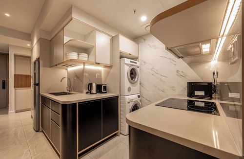 District 1 Apartment | Family retreat 9BR D1 Pool&Gym 4P Pizza Hadilao