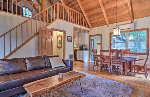 Topton Cabin | Family Retreat Cabin w/Summit, Lake Views, Deck!
