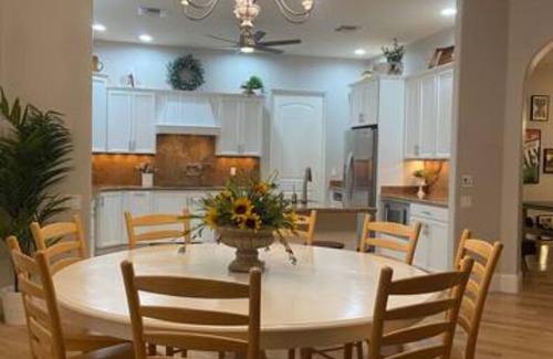 Chandler House | Family Retreat/Country Villa in the City