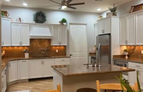 Chandler House | Family Retreat/Country Villa in the City